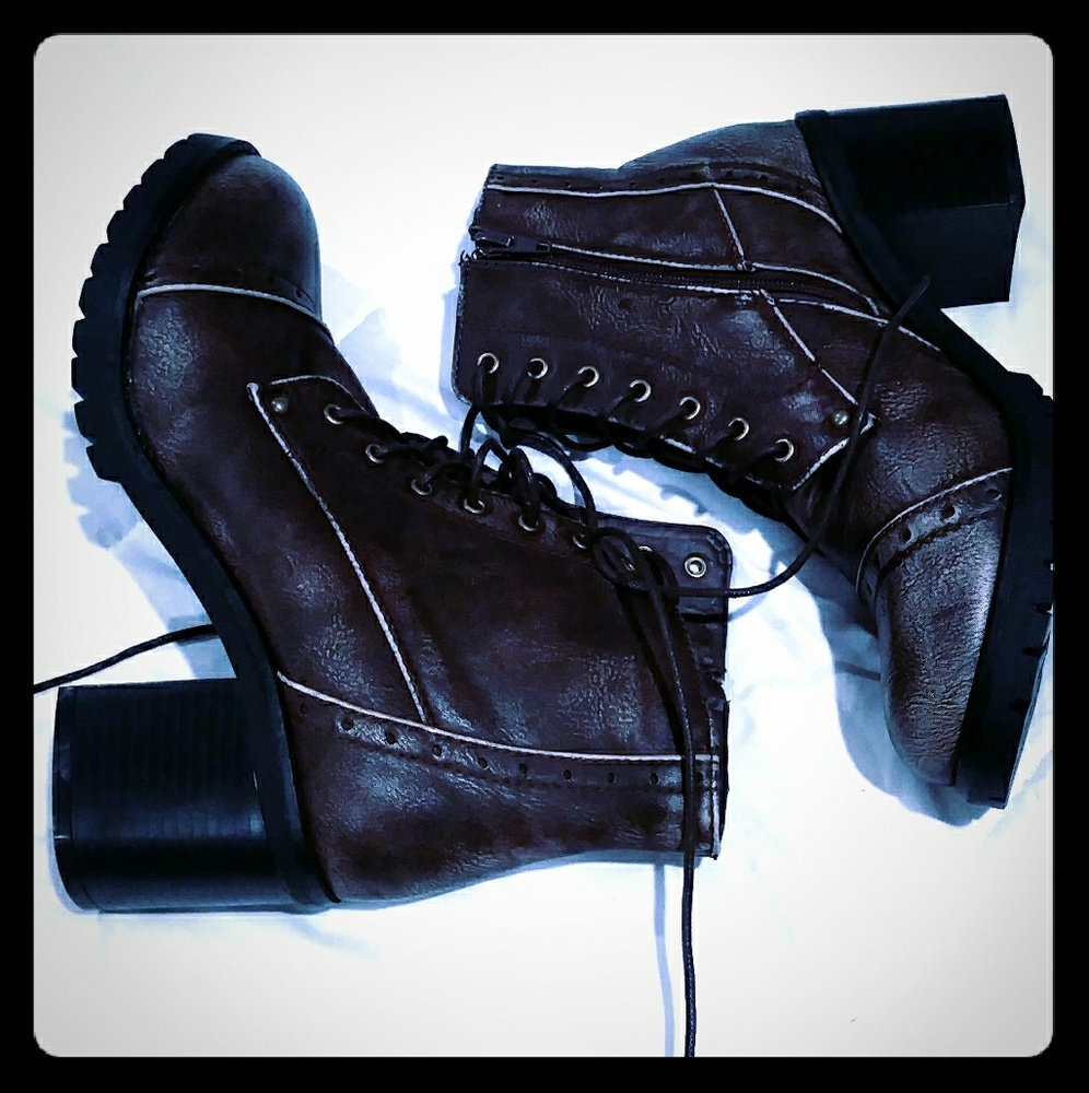 New refresh Brown boots 8.5